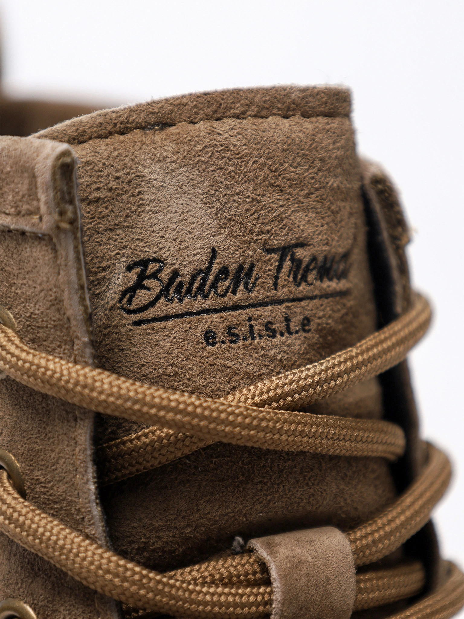 Ботинки цвета хаки на рельефной подошве